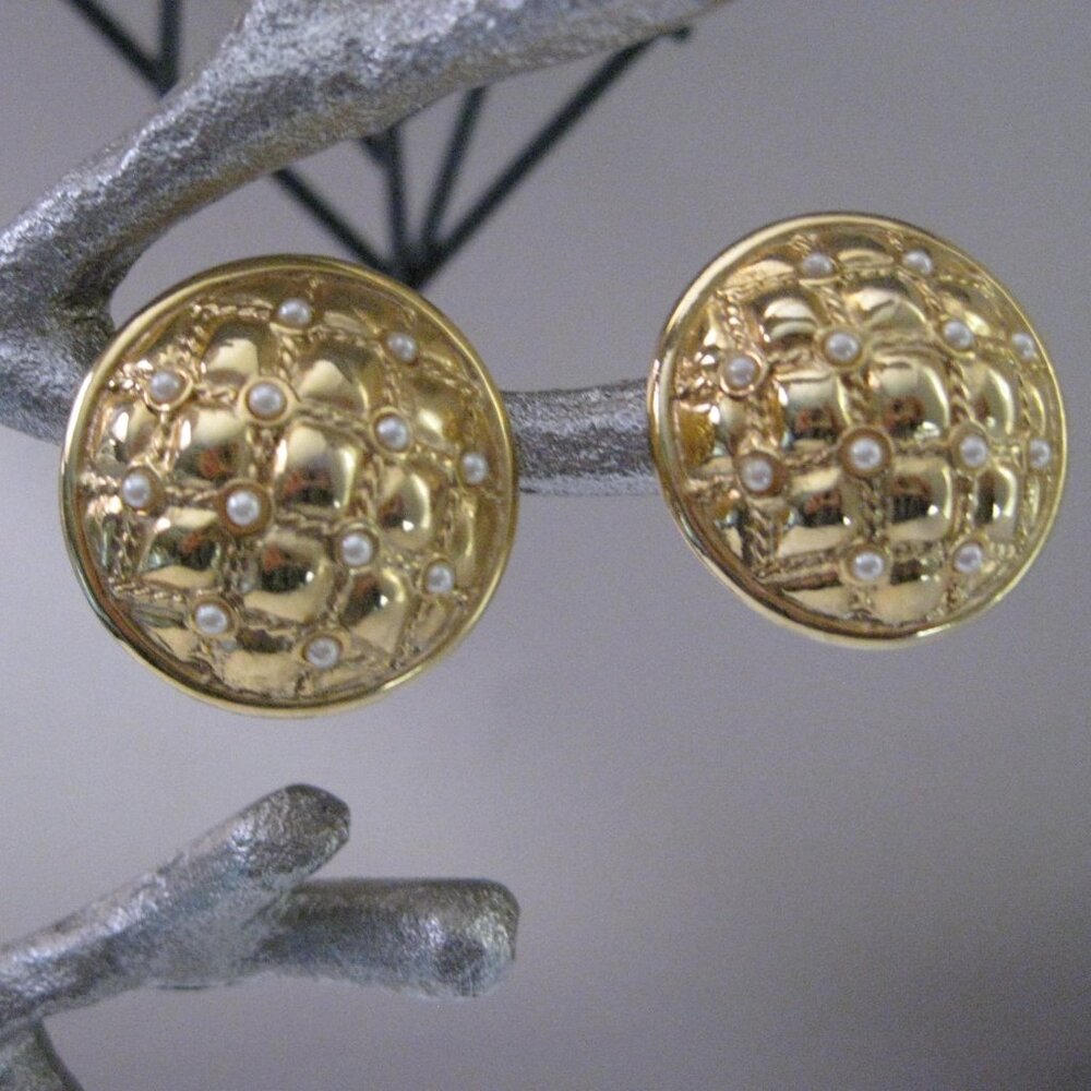 VINTAGE SIGNED JOAN RIVERS PEARL GOLD TONE CLIP EARRINGS!